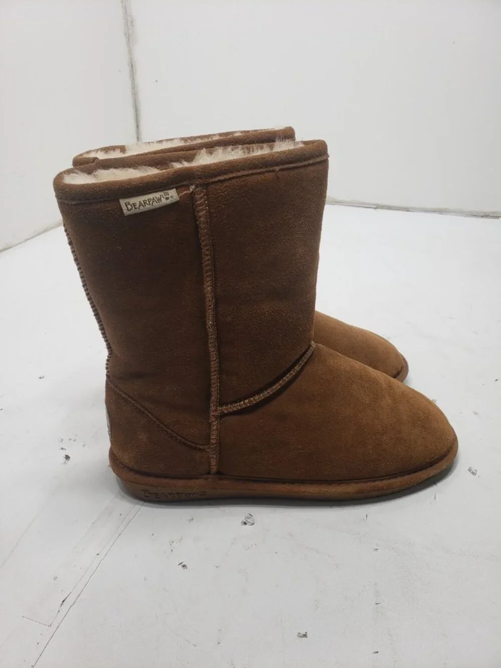 Bearpaw Emma Short Women's Size 10 Chestnut Suede Sheepskin Winter Boots